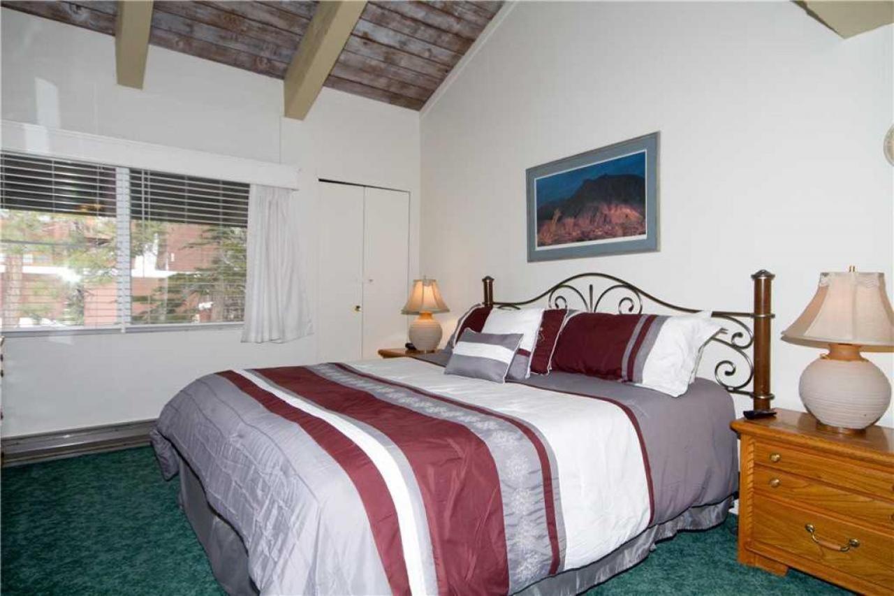 Mammoth Ski & Racquet 30 Mammoth Lakes Room photo